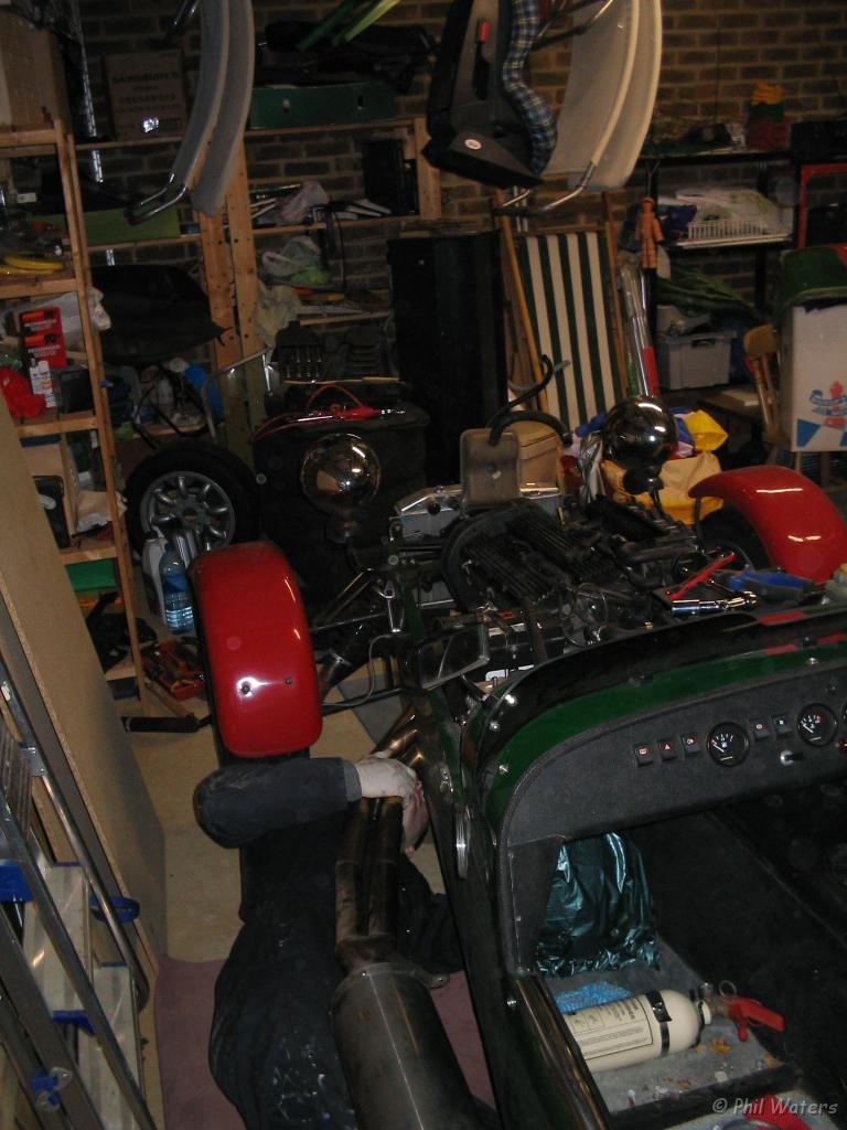 Jasons Engine 08.jpg - Jason attacks te exhuast